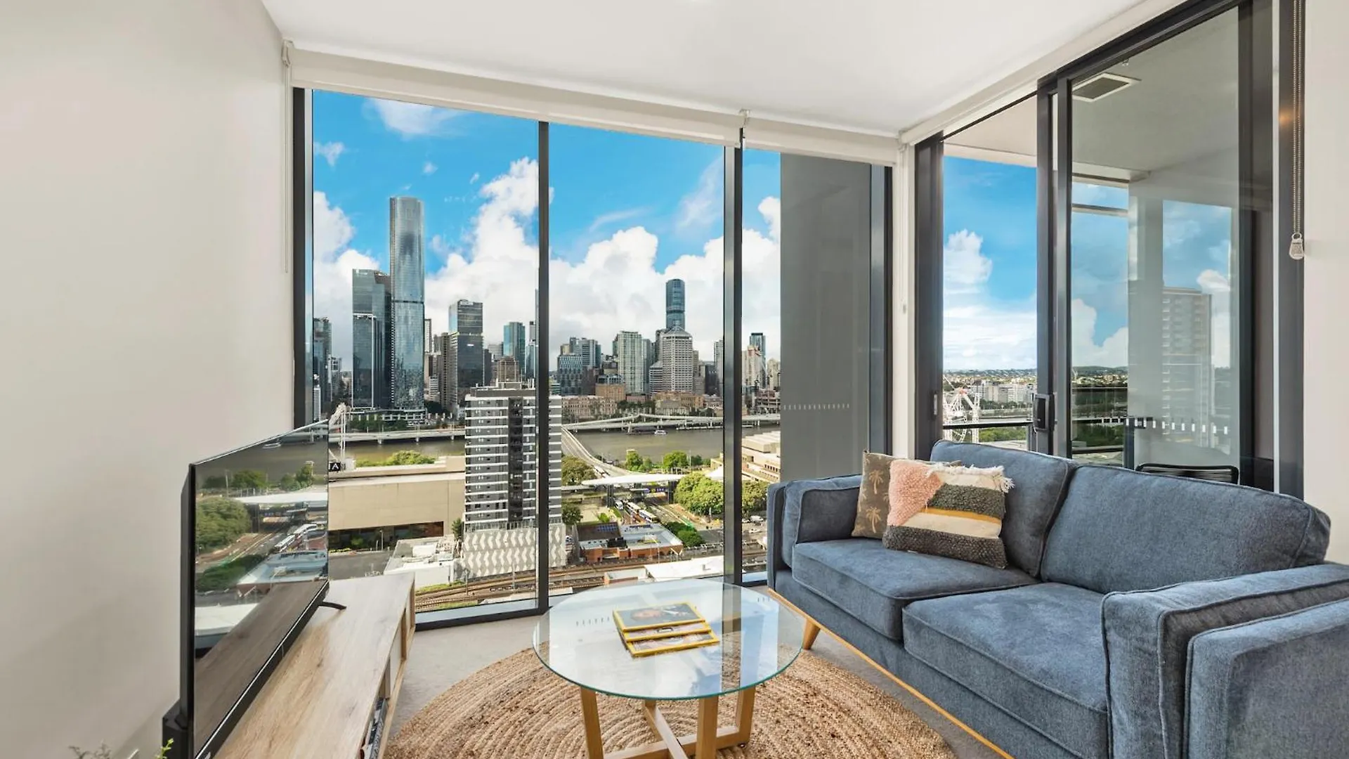 Stylish Apt And Best Location With King Bed, Pool, Gym Brisbane 0*,  Australia